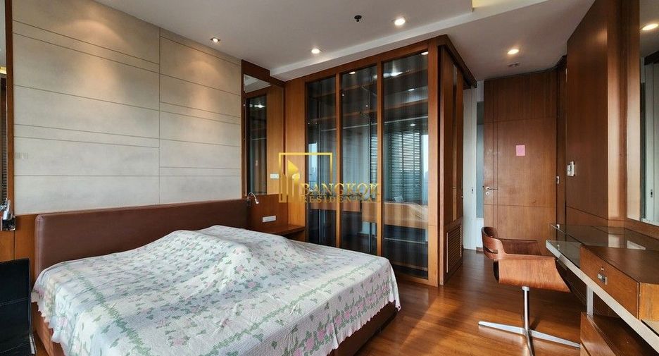 For rent 2 bedrooms condo in Pathum Wan, Bangkok