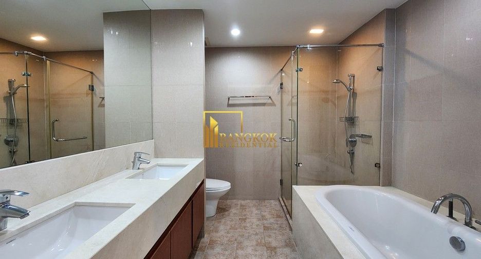 For rent 2 bedrooms condo in Pathum Wan, Bangkok