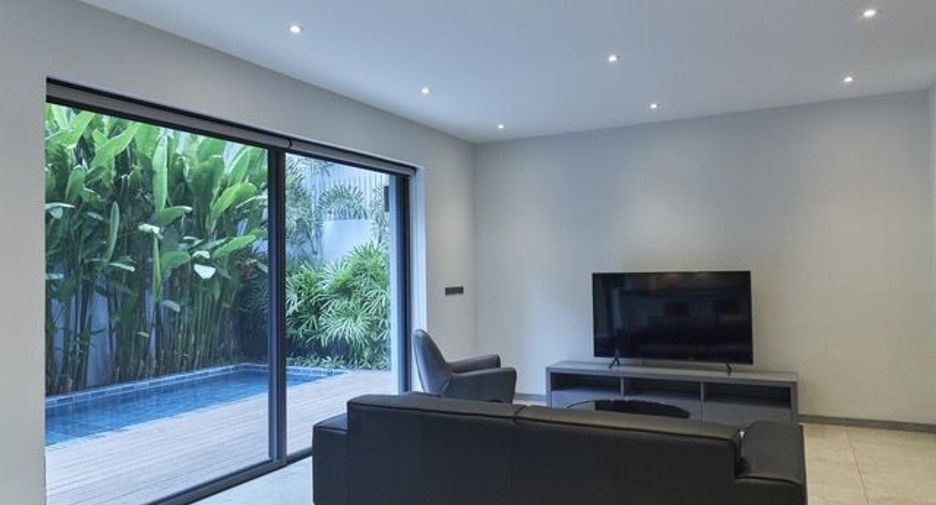 Casa en alquiler de 4 habitaciones en Khlong Toei, Bangkok