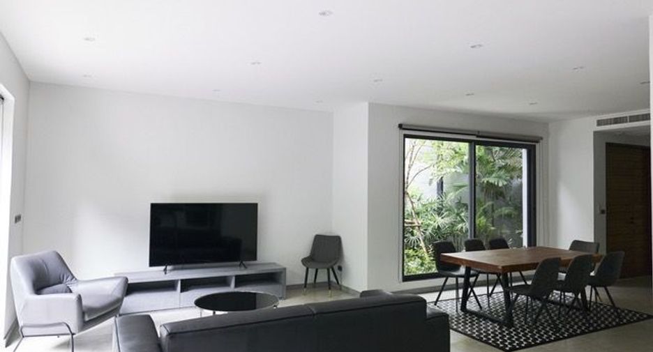 Casa en alquiler de 4 habitaciones en Khlong Toei, Bangkok