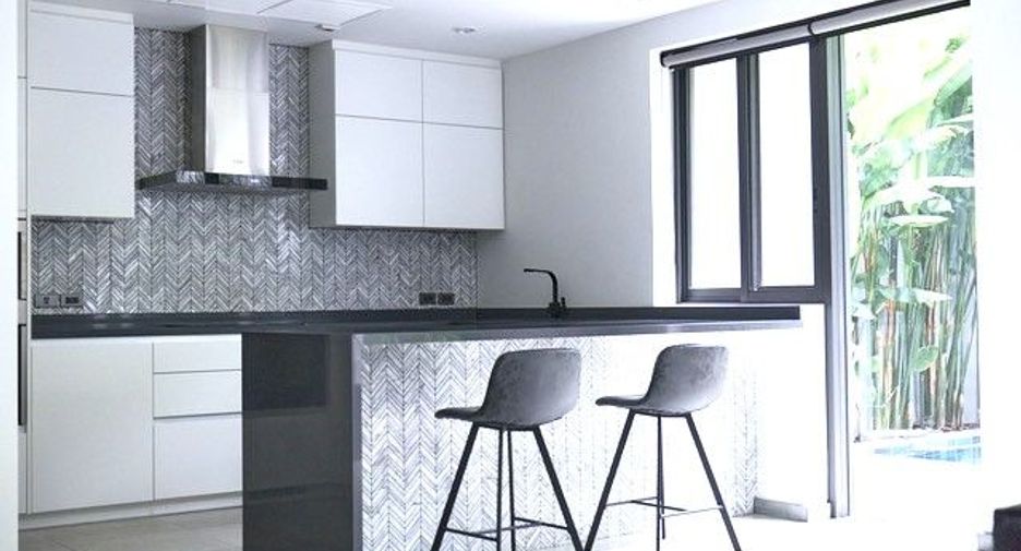 Casa en alquiler de 4 habitaciones en Khlong Toei, Bangkok