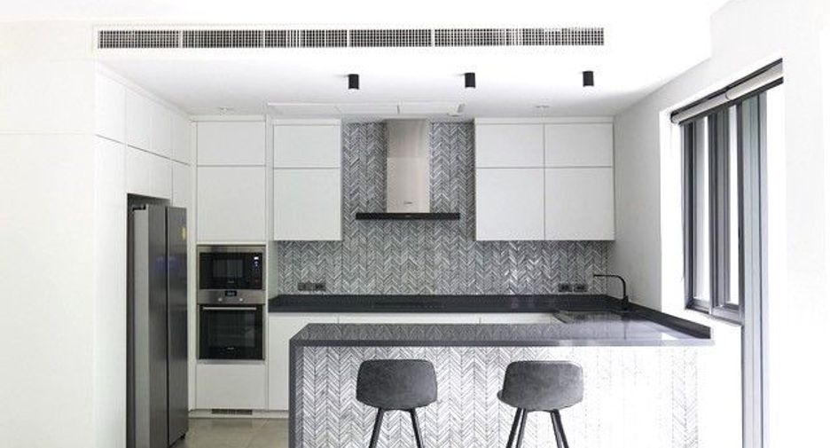 Casa en alquiler de 4 habitaciones en Khlong Toei, Bangkok
