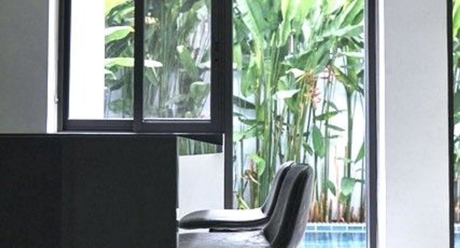 Casa en alquiler de 4 habitaciones en Khlong Toei, Bangkok