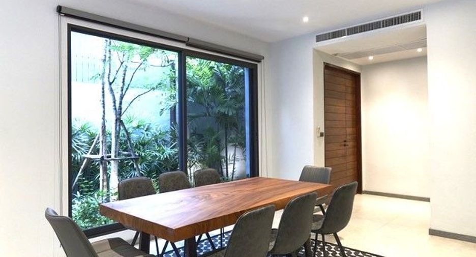 Casa en alquiler de 4 habitaciones en Khlong Toei, Bangkok