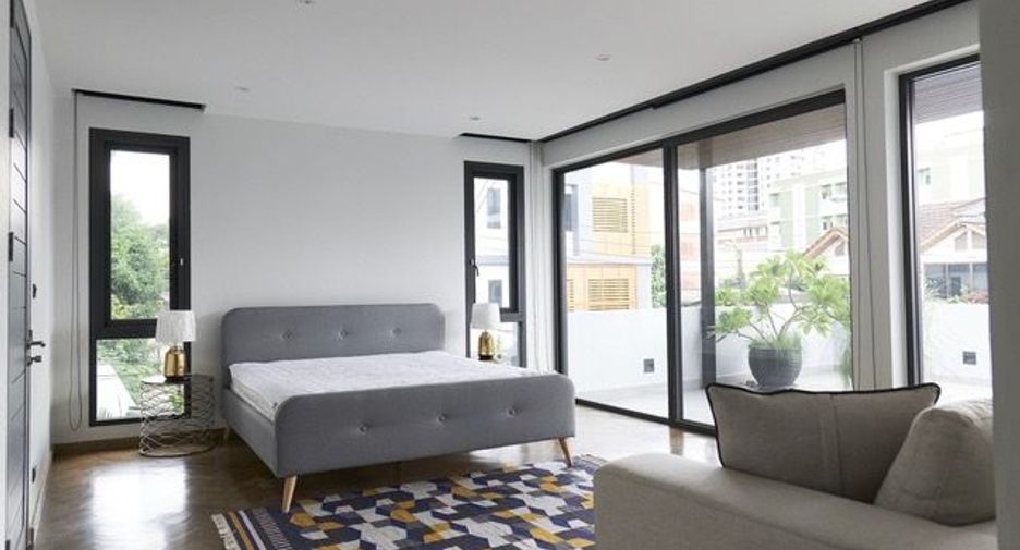 Casa en alquiler de 4 habitaciones en Khlong Toei, Bangkok