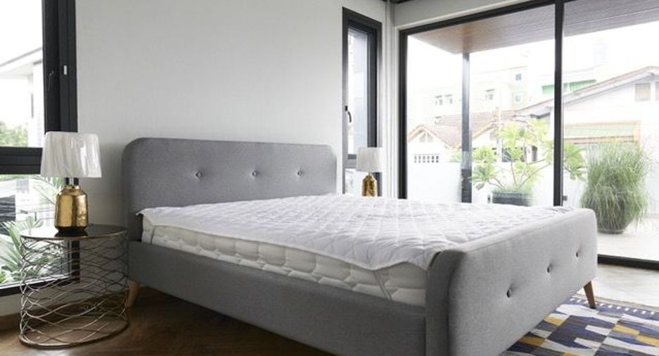 Casa en alquiler de 4 habitaciones en Khlong Toei, Bangkok
