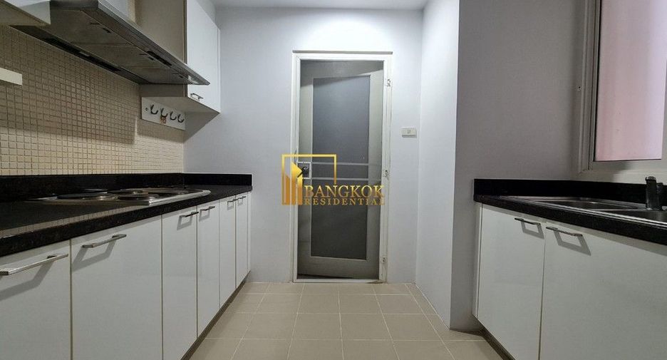 Condo en alquiler de 3 habitaciones en Khlong Toei, Bangkok