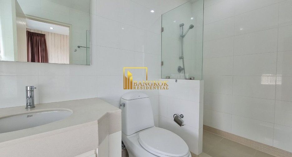Condo en alquiler de 3 habitaciones en Khlong Toei, Bangkok