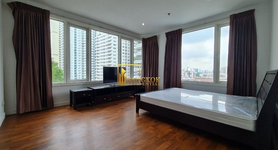 Condo en alquiler de 3 habitaciones en Khlong Toei, Bangkok