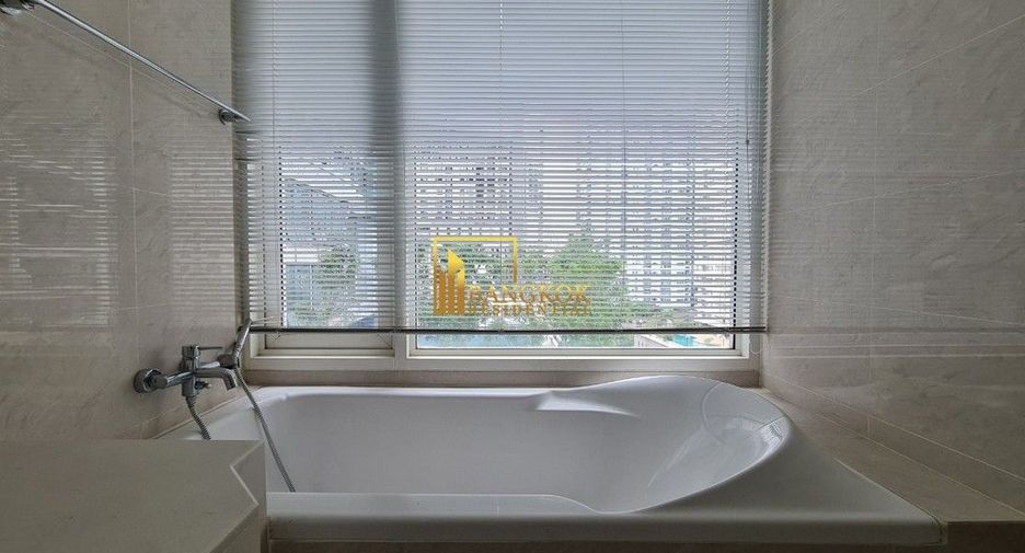 Condo en alquiler de 3 habitaciones en Khlong Toei, Bangkok