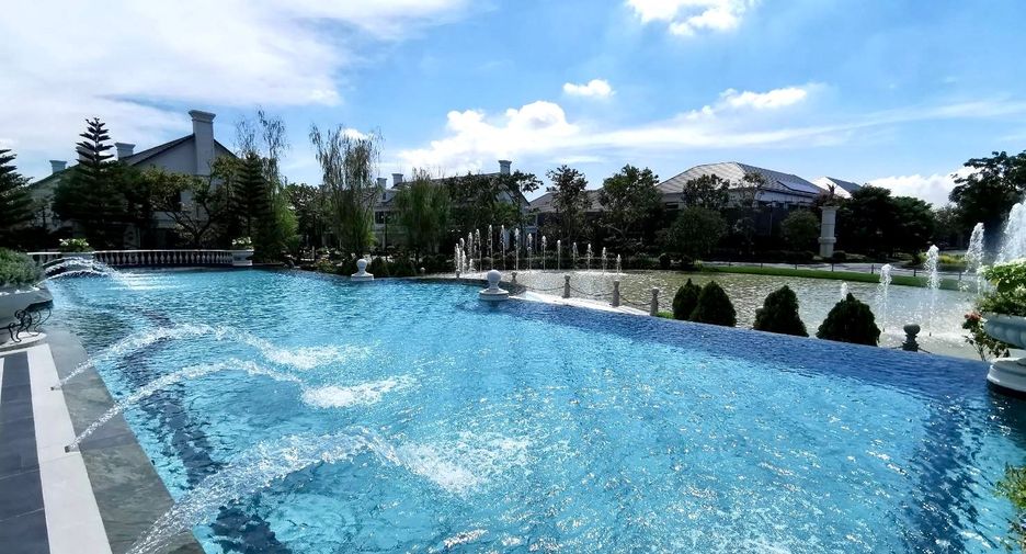 For sale 5 bedrooms house in Saphan Sung, Bangkok