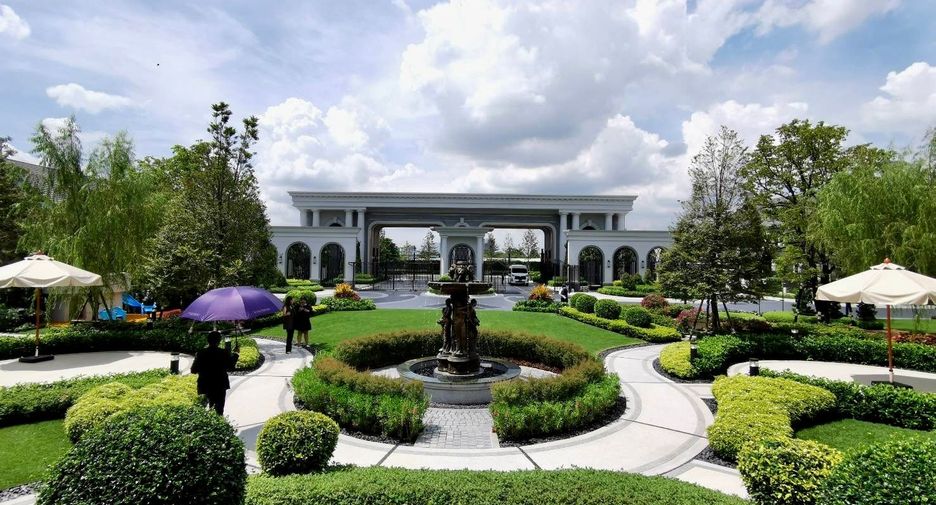 For sale 5 bedrooms house in Saphan Sung, Bangkok