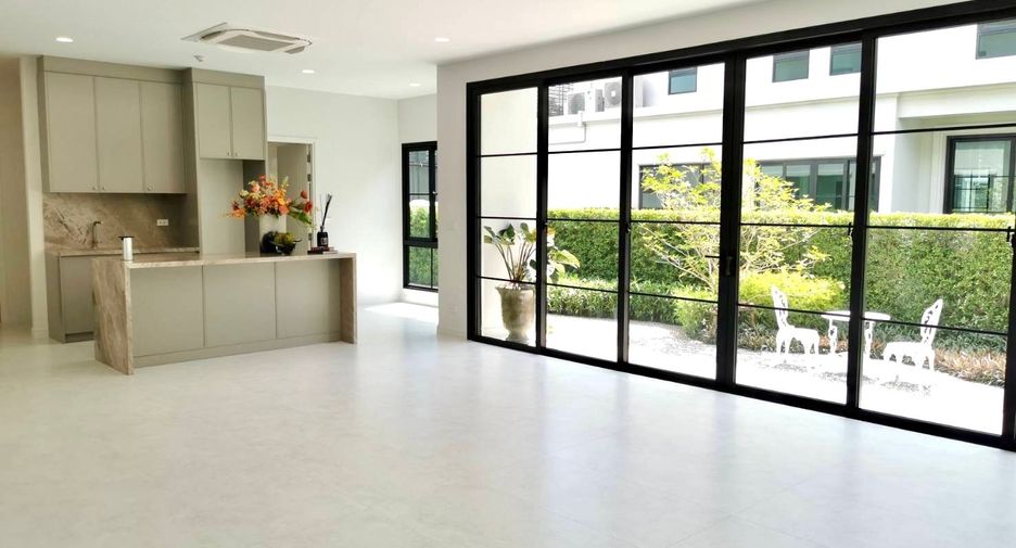 For sale 5 bedrooms house in Saphan Sung, Bangkok