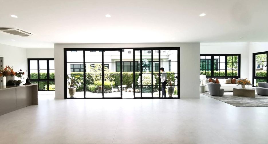 For sale 5 bedrooms house in Saphan Sung, Bangkok