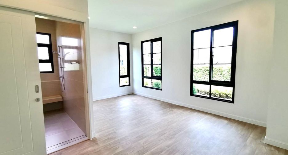 For sale 5 bedrooms house in Saphan Sung, Bangkok