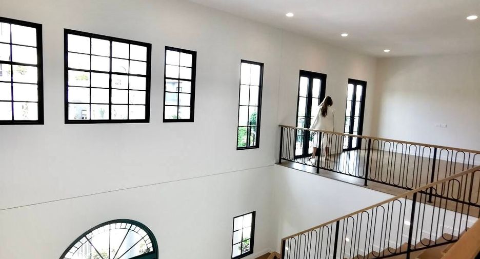 For sale 5 bedrooms house in Saphan Sung, Bangkok