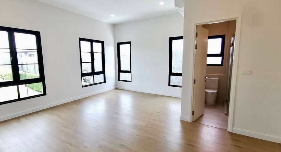 For sale 5 bedrooms house in Saphan Sung, Bangkok