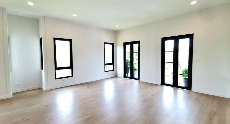 For sale 5 bedrooms house in Saphan Sung, Bangkok