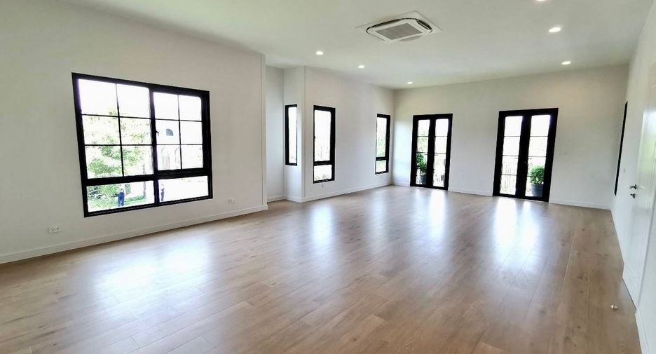 For sale 5 bedrooms house in Saphan Sung, Bangkok