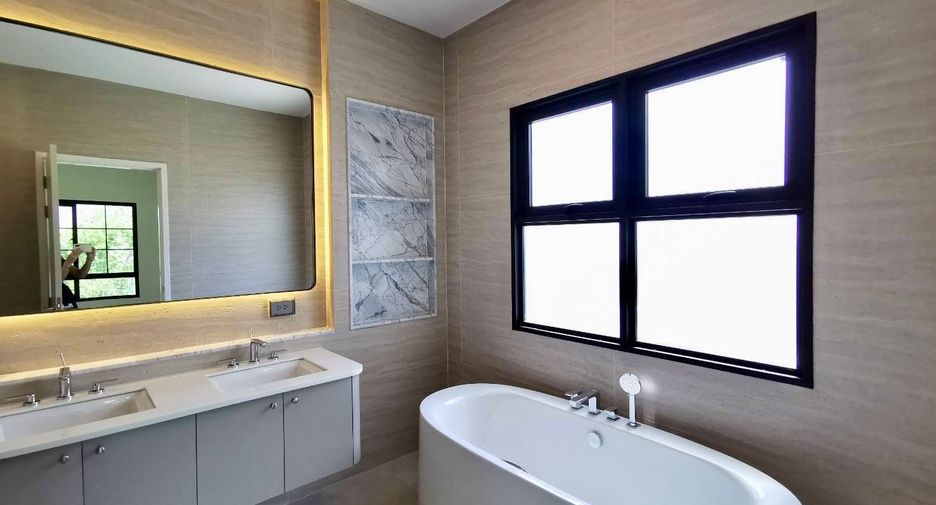 For sale 5 bedrooms house in Saphan Sung, Bangkok