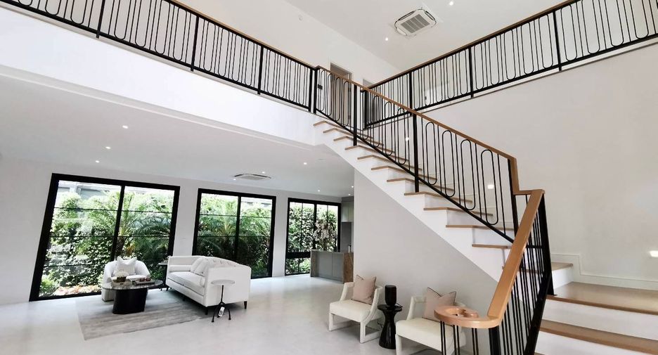 For sale 4 bedrooms house in Saphan Sung, Bangkok