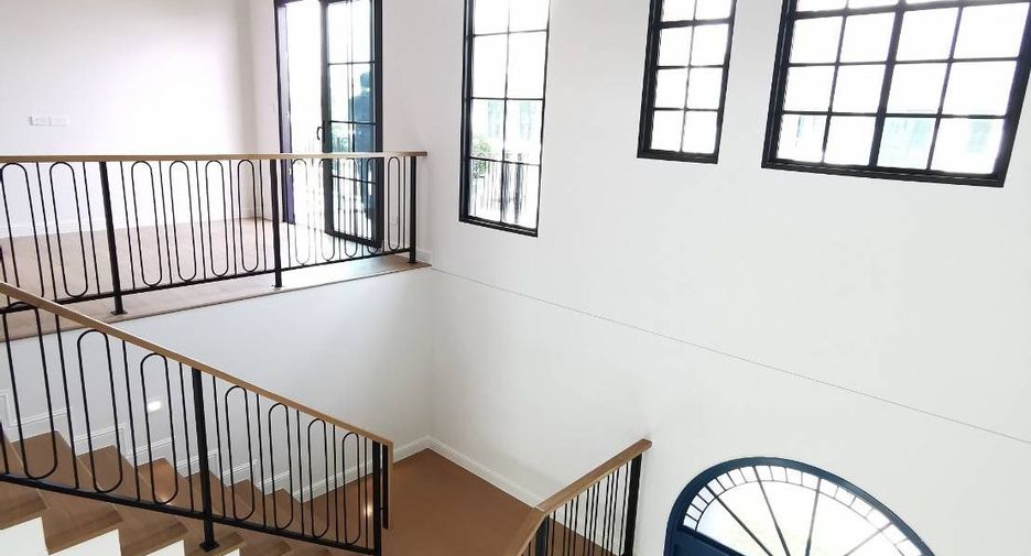 For sale 4 bedrooms house in Saphan Sung, Bangkok