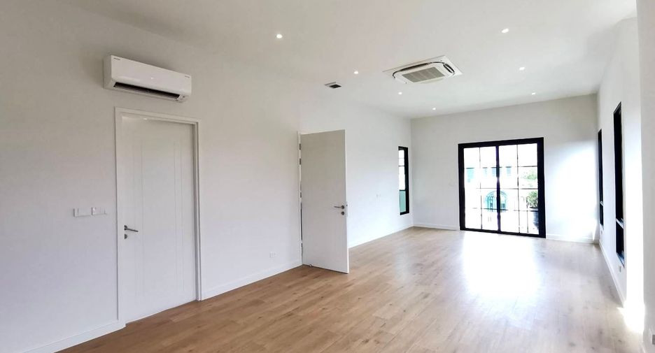 For sale 4 bedrooms house in Saphan Sung, Bangkok