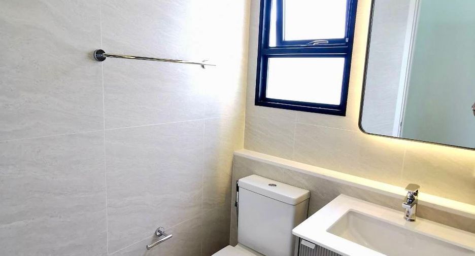 For sale 4 bedrooms house in Saphan Sung, Bangkok