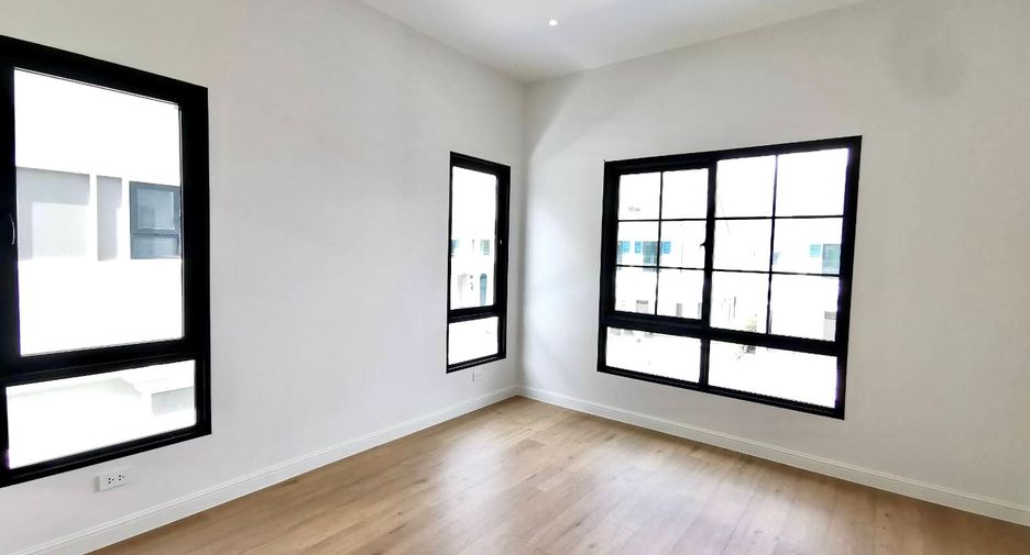 For sale 4 bedrooms house in Saphan Sung, Bangkok