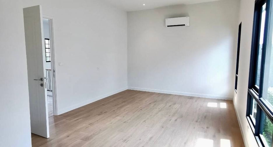 For sale 4 bedrooms house in Saphan Sung, Bangkok