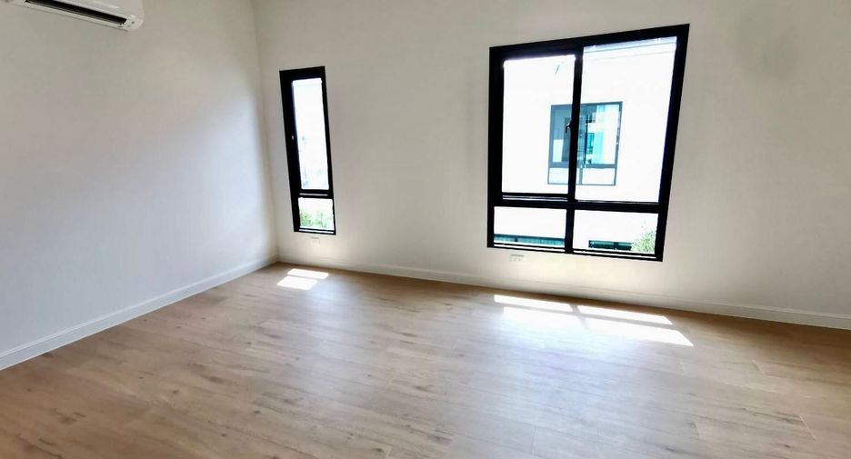 For sale 4 bedrooms house in Saphan Sung, Bangkok