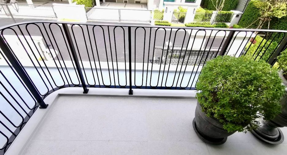 For sale 4 bedrooms house in Saphan Sung, Bangkok