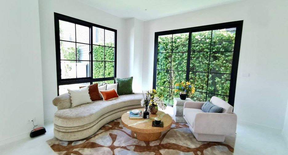 For sale 4 bedrooms house in Saphan Sung, Bangkok
