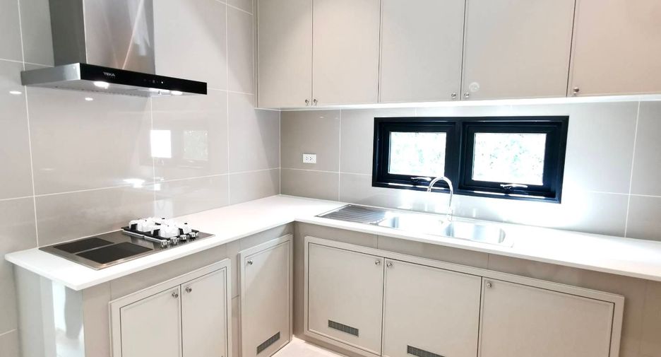 For sale 4 bedrooms house in Saphan Sung, Bangkok