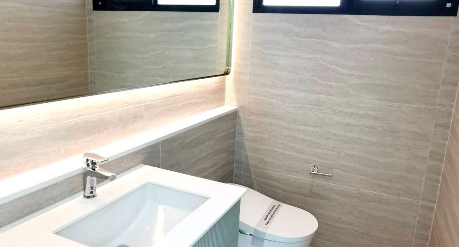 For sale 4 bedrooms house in Saphan Sung, Bangkok