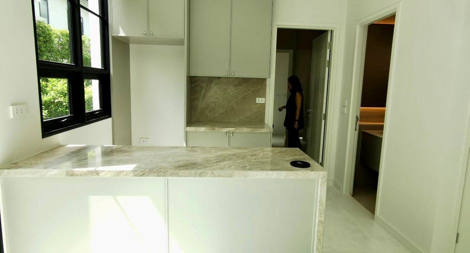 For sale 4 bedrooms house in Saphan Sung, Bangkok