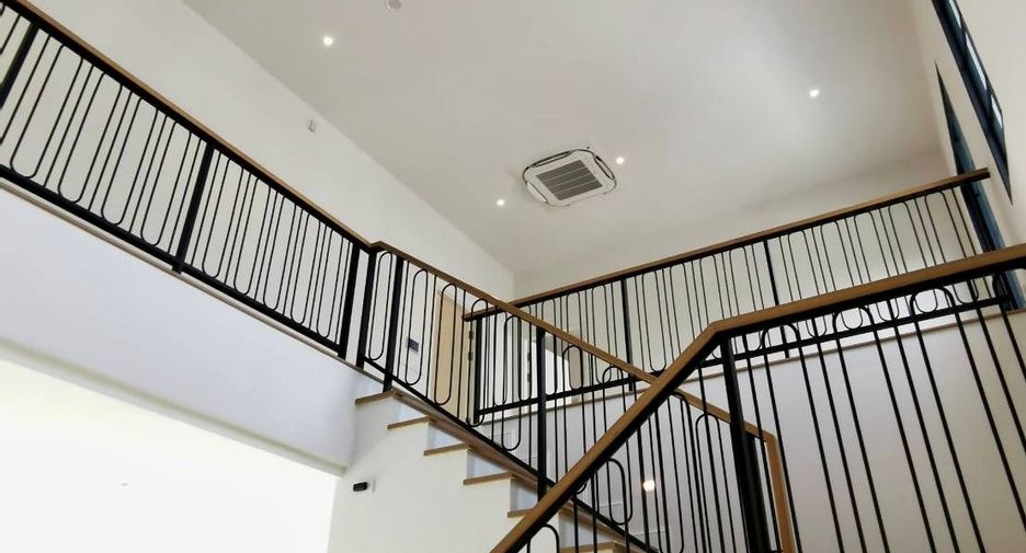 For sale 4 bedrooms house in Saphan Sung, Bangkok