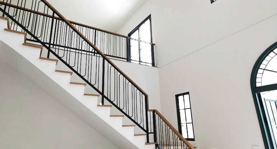 For sale 4 bedrooms house in Saphan Sung, Bangkok