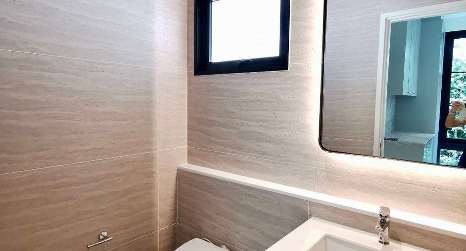 For sale 4 bedrooms house in Saphan Sung, Bangkok