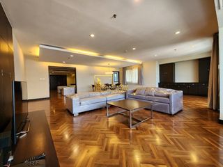 Condo en alquiler de 3 habitaciones en Khlong Toei, Bangkok