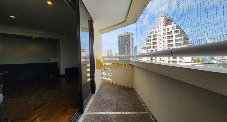 Condo en alquiler de 3 habitaciones en Khlong Toei, Bangkok