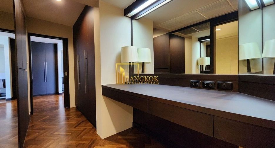 Condo en alquiler de 3 habitaciones en Khlong Toei, Bangkok