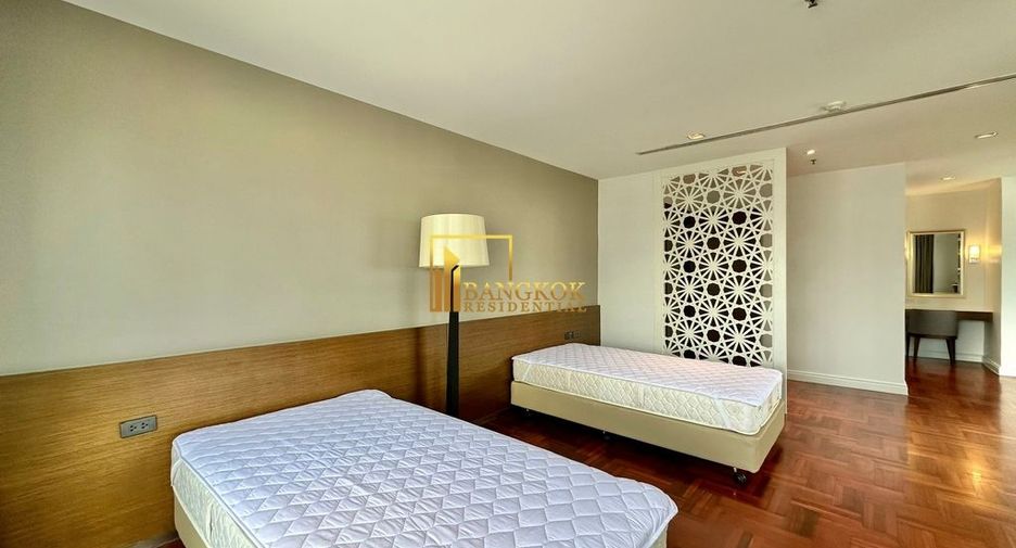 Condo en alquiler de 4 habitaciones en Khlong Toei, Bangkok