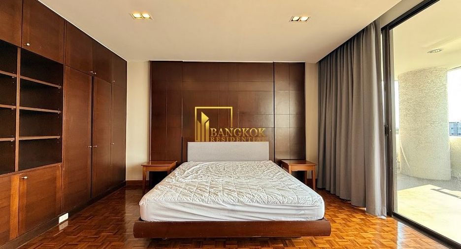 For rent 3 bedrooms condo in Yan Nawa, Bangkok