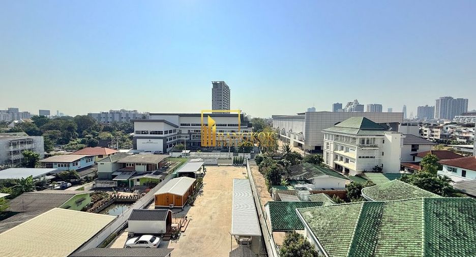 For rent 3 bedrooms condo in Yan Nawa, Bangkok