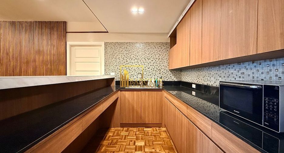 For rent 3 bedrooms condo in Yan Nawa, Bangkok