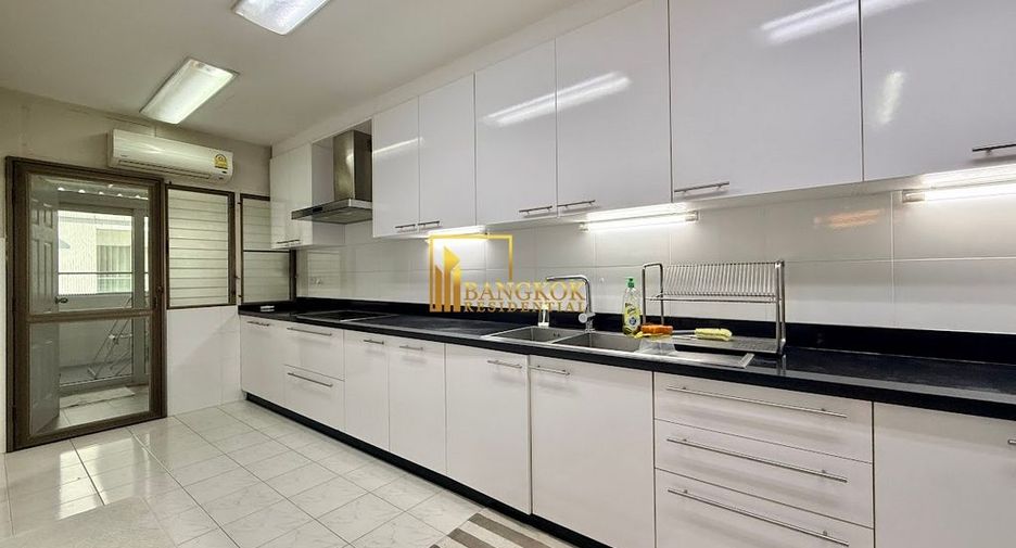 For rent 3 bedrooms condo in Yan Nawa, Bangkok