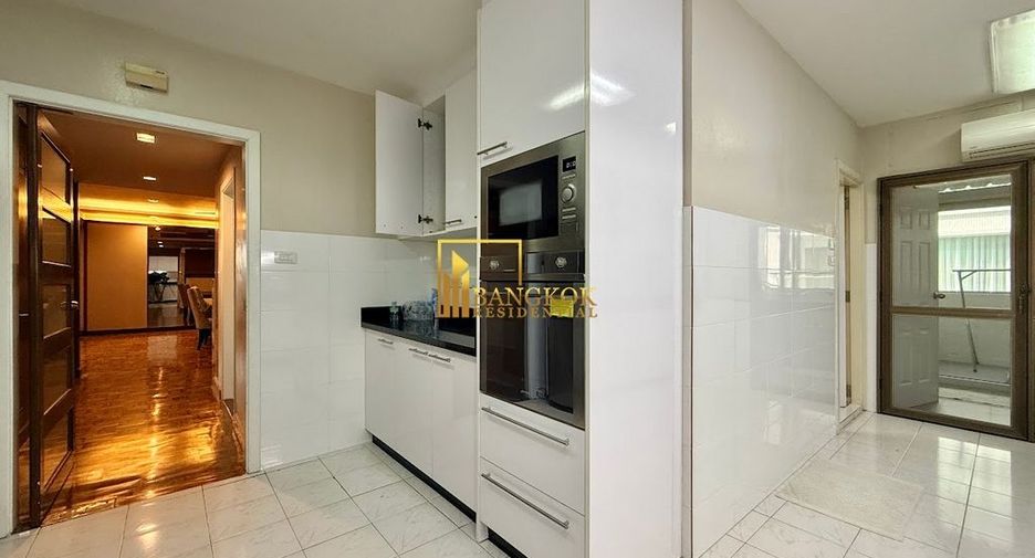 For rent 3 bedrooms condo in Yan Nawa, Bangkok