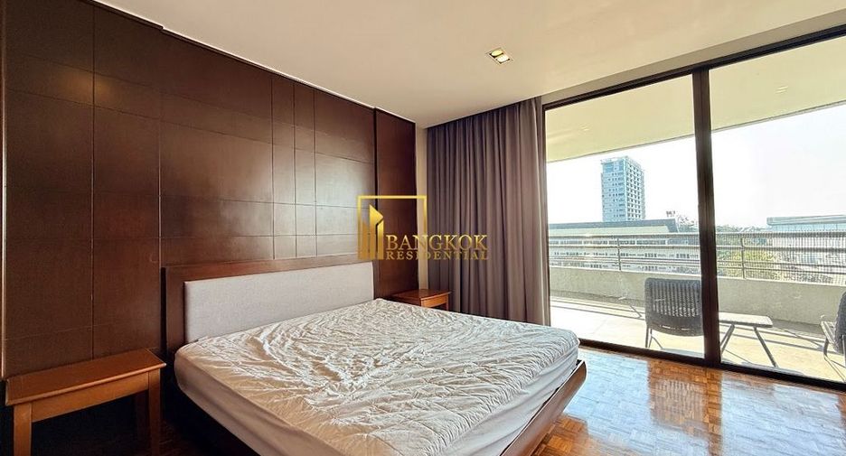 For rent 3 bedrooms condo in Yan Nawa, Bangkok