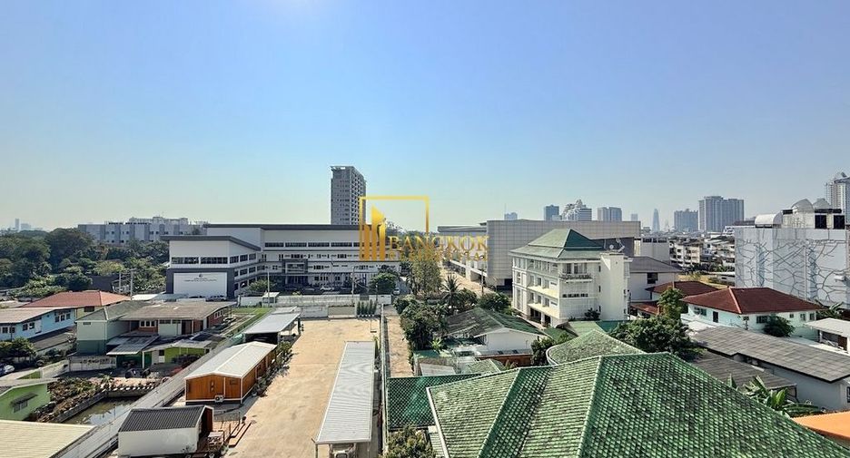 For rent 3 bedrooms condo in Yan Nawa, Bangkok